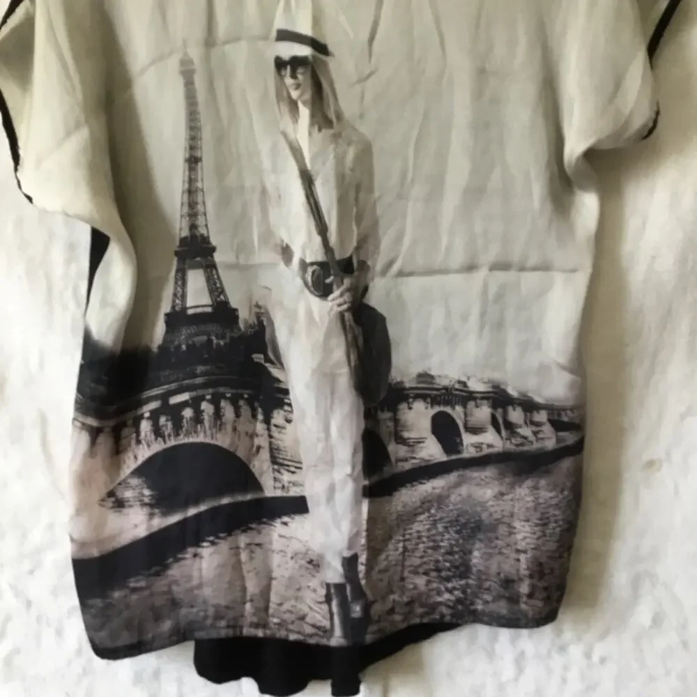 Yuni Los Angeles Black & Light Gray Eiffel Tower Graphic Top - Picture 4 of 15